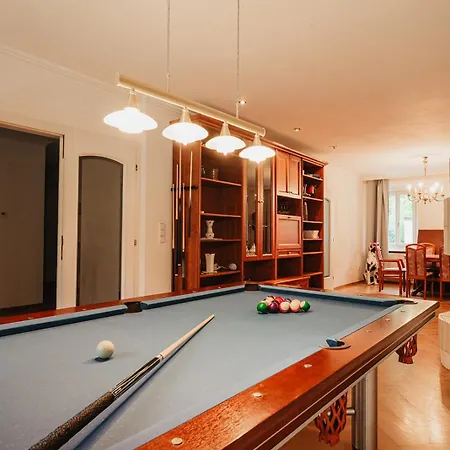 Holiday home Mit Disco, Whirlpool Und Vielem Mehr *