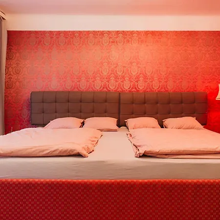 Holiday home Mit Disco, Whirlpool Und Vielem Mehr *