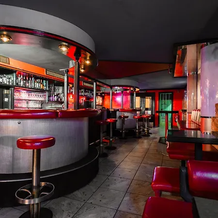 Mit Disco, Whirlpool Und Vielem Mehr *