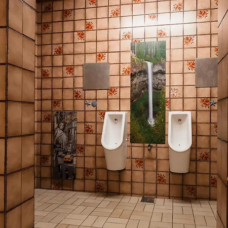 Mit Disco, Whirlpool Und Vielem Mehr *